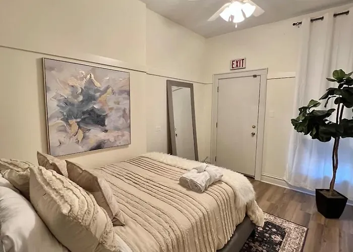 Elegant 3br River North Escape L Free Parking Chicago